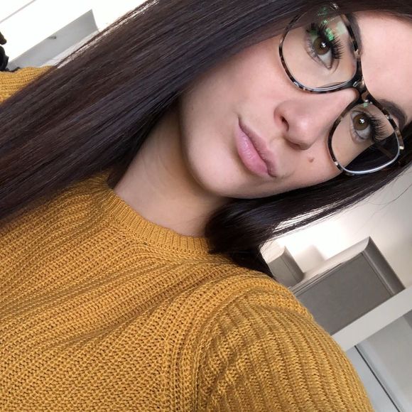 Meet your Posher, Alexandra - Picture 1 of 1